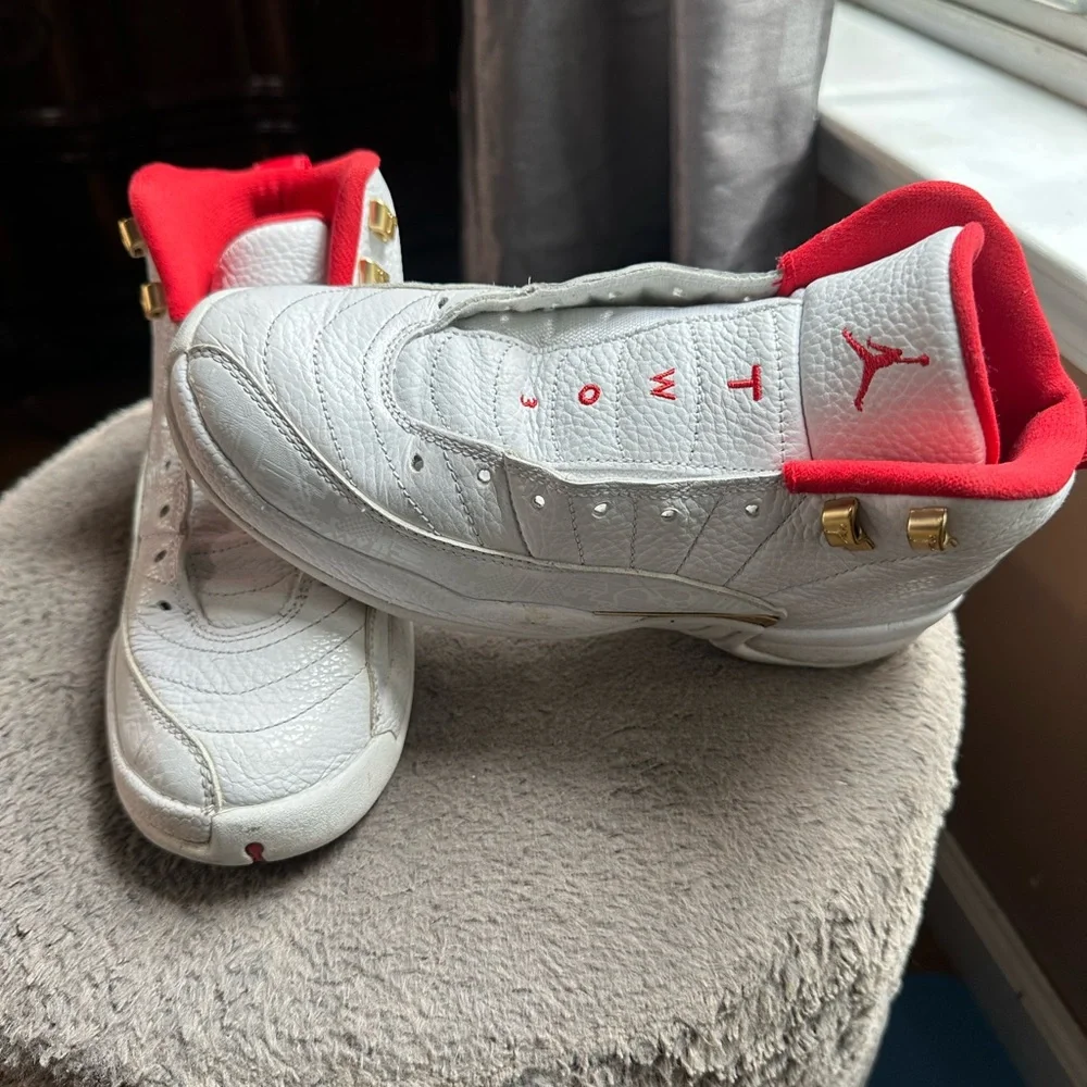 Jordan Athletic Shoes White and Red - Picture 2 of 4